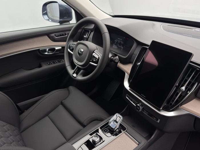 Volvo XC90 T8 AWD Plug-in BRIGHT PLUS 7m na operativní leasing