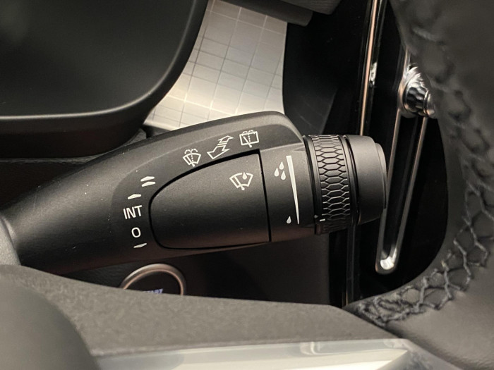 Volvo XC40 B3 AUT DARK PLUS na operativní leasing