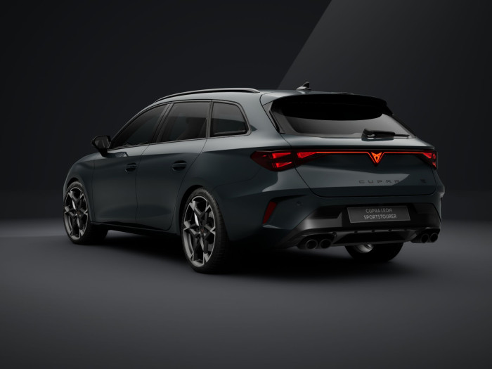 Cupra Leon SP VZ Extreme e-HYBRID 272k DSG na operativní leasing