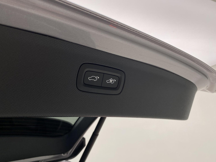 Volvo XC90 T8 AWD Plug-in BRIGHT PLUS 7m na operativní leasing