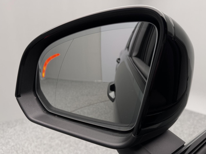 Volvo XC40 B3 AUT DARK PLUS na operativní leasing
