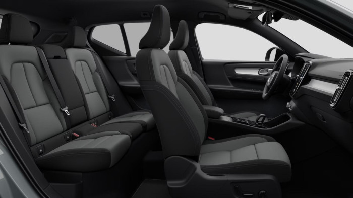 Volvo XC40 B3 AUT DARK PLUS na operativní leasing