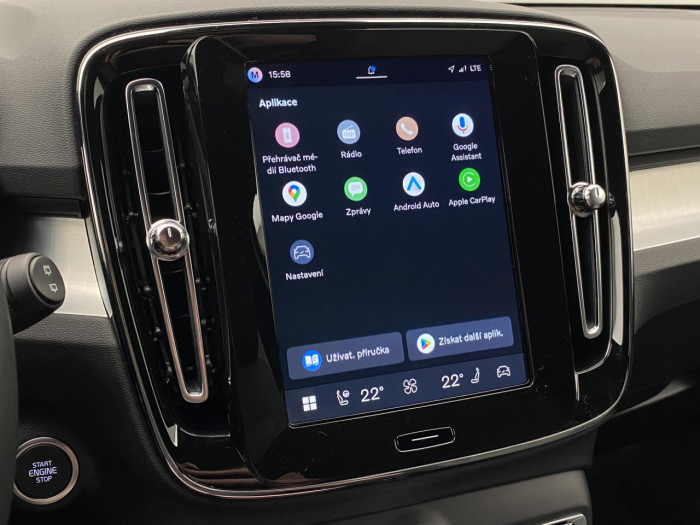 Volvo XC40 B4 AUT DARK PLUS na operativní leasing