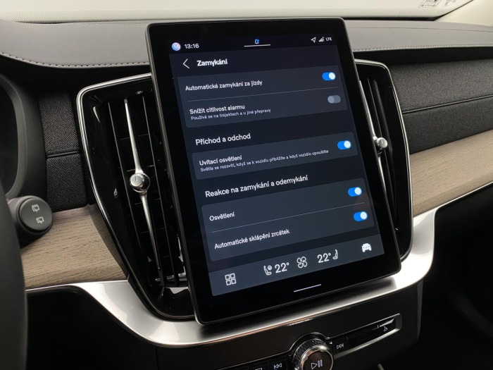 Volvo XC90 T8 AWD RECHARGE DARK PLUS 7m na operativní leasing