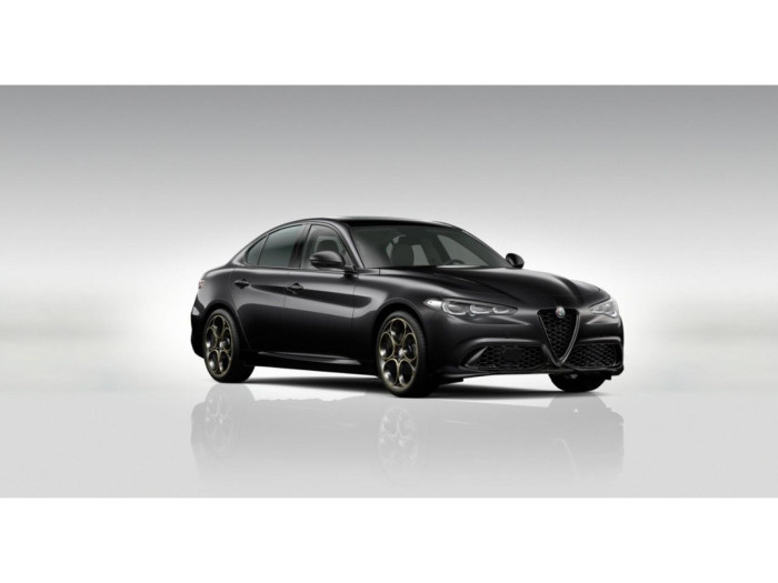 Alfa Romeo Giulia 2.0T 280k AT8 ZF Q4 4x4 Intensa *858* na operativní leasing