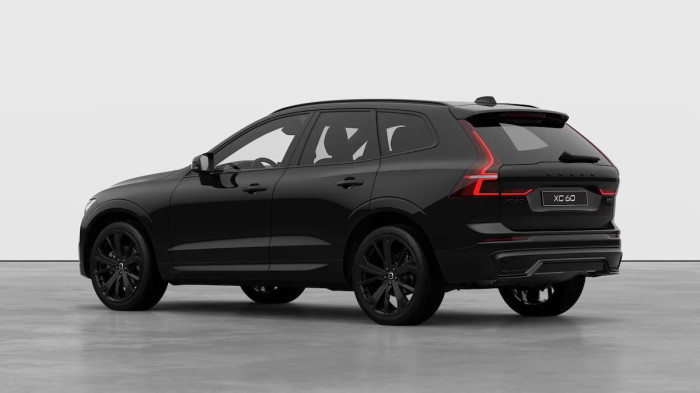 Volvo XC60 B5 AWD AUT PLUS BLACK EDITION na operativní leasing