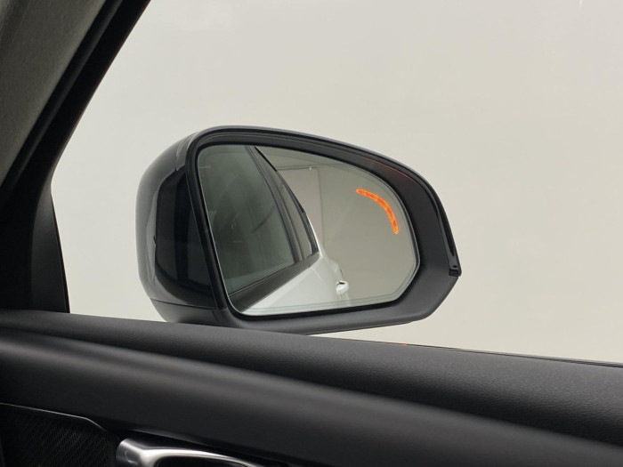 Volvo XC40 B4 AUT DARK PLUS na operativní leasing