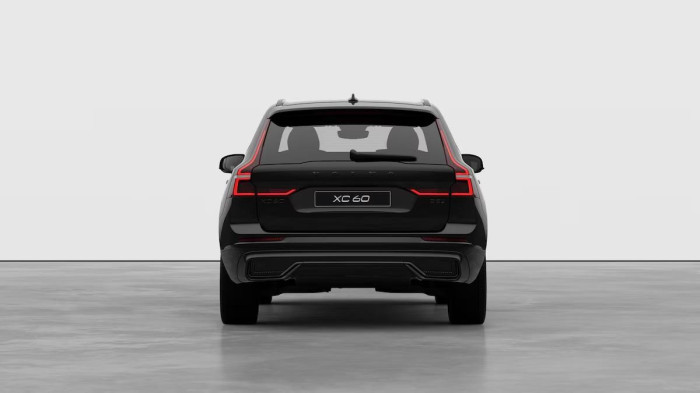 Volvo XC60 B5 AWD AUT PLUS BLACK EDITION na operativní leasing