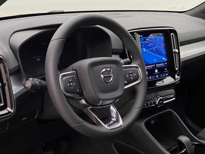 Volvo XC40 B3 AUT DARK PLUS na operativní leasing