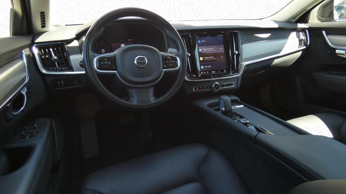 Volvo V90 B4 mHEV AWD aut. Momentum Pro na operativní leasing