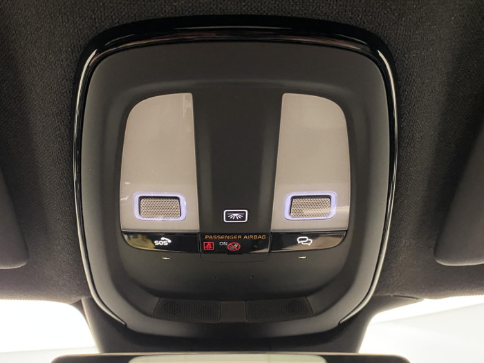 Volvo XC40 B3 AUT DARK PLUS na operativní leasing
