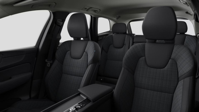 Volvo XC60 B5 AWD AUT ESSENTIAL na operativní leasing