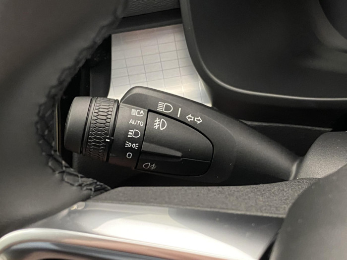 Volvo XC40 B3 AUT DARK PLUS na operativní leasing
