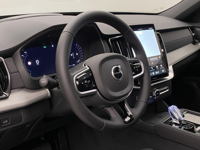 Volvo XC90 B5 AWD BLACK EDITION PLUS 7 na operativní leasing