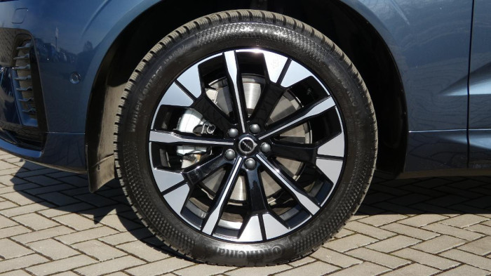 Volvo XC60 T8 Plug-In Hybdrid AWD aut. Ul na operativní leasing