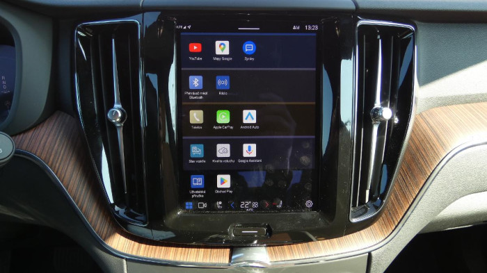 Volvo XC60 B5 AWD Plus Bright Auto na operativní leasing