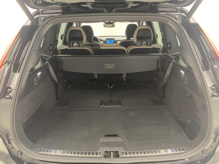 Volvo XC90 T8 AWD Plug-in BRIGHT PLUS 7m na operativní leasing