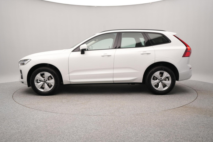 Volvo XC60 B5 AWD AUT ESSENTIAL na operativní leasing