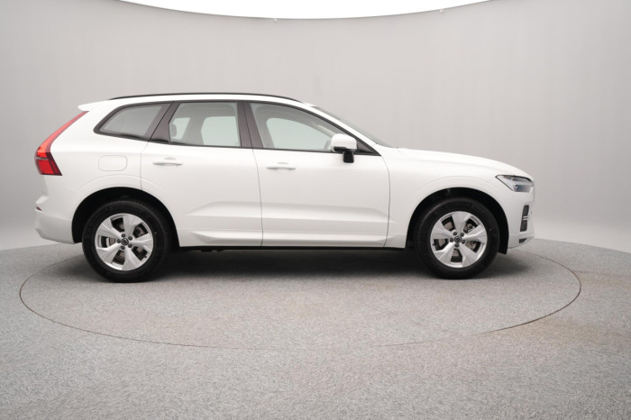 Volvo XC60 B5 AWD AUT ESSENTIAL na operativní leasing