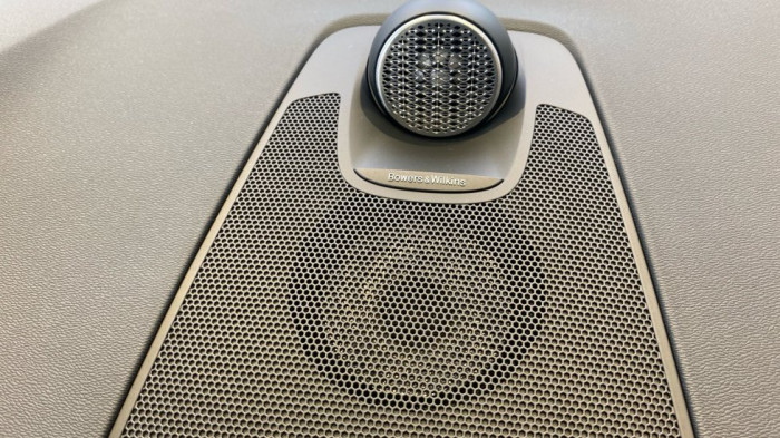 Volvo XC60 PLUS BRIGHT, B5 AWD, 184+10 kW / 250+14 HP na operativní leasing