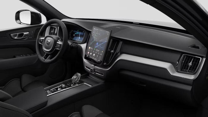 Volvo XC60 B5 AWD AUT PLUS BLACK EDITION na operativní leasing