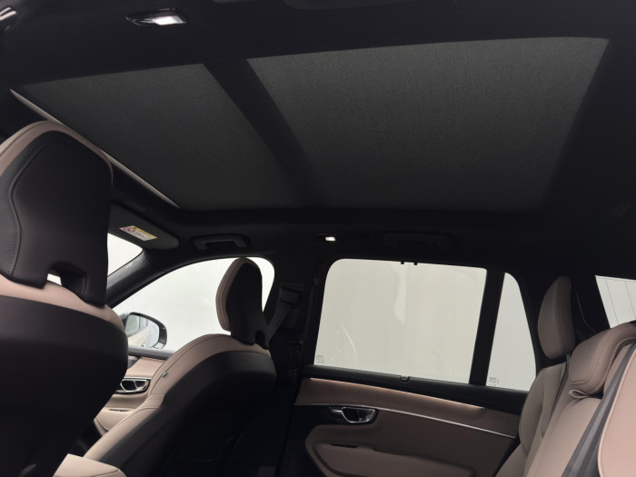 Volvo XC90 T8 AWD Plug-in ULTRA DARK 7m na operativní leasing