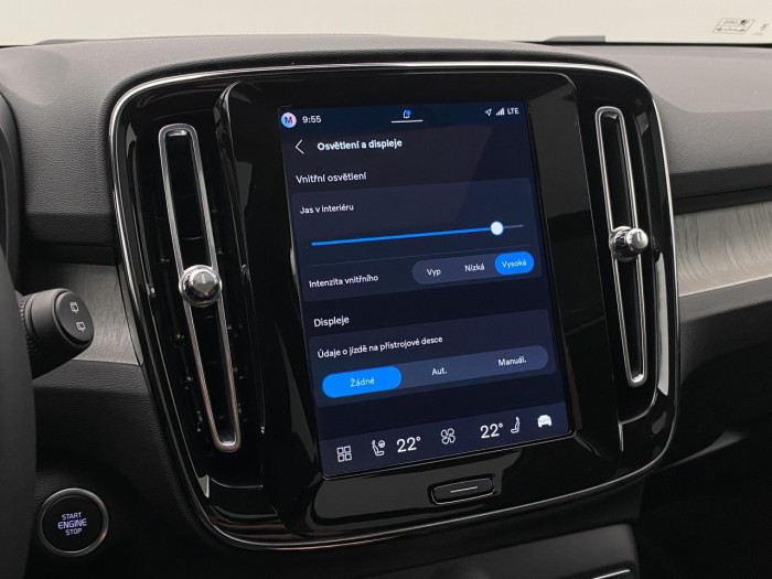 Volvo XC40 B4 AUT DARK PLUS na operativní leasing