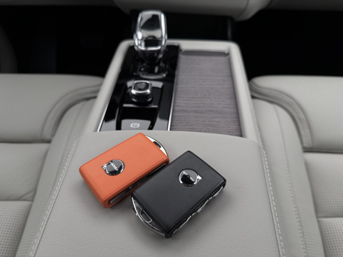 Volvo XC90 T8 AWD Plug-in BRIGHT PLUS 7m na operativní leasing