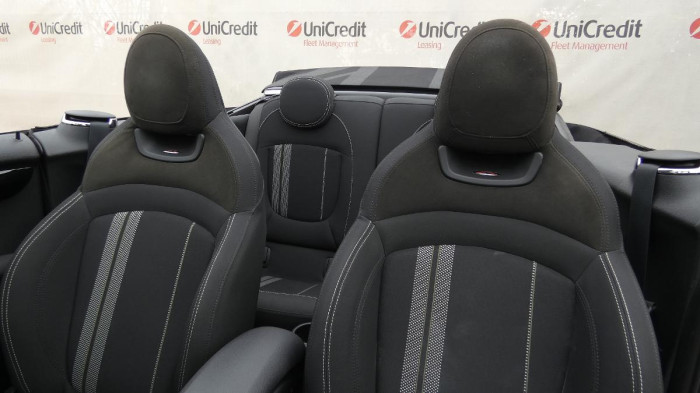 Volvo XC40 B3 PLUS DARK DCT na operativní leasing