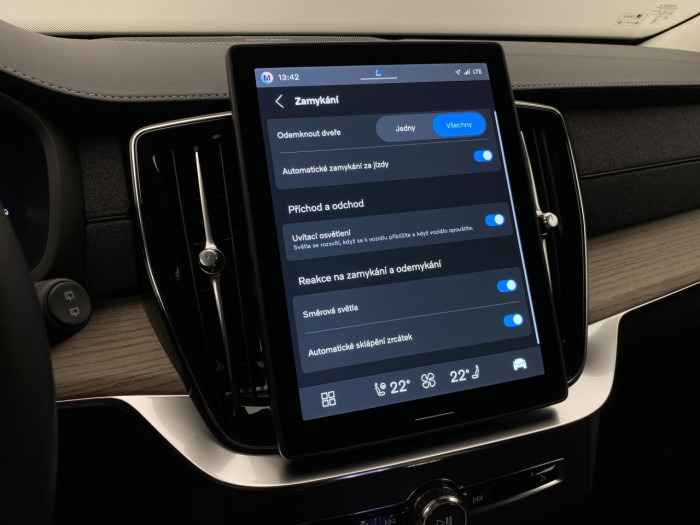 Volvo XC90 T8 AWD RECHARGE BRIGHT PLUS 7m na operativní leasing