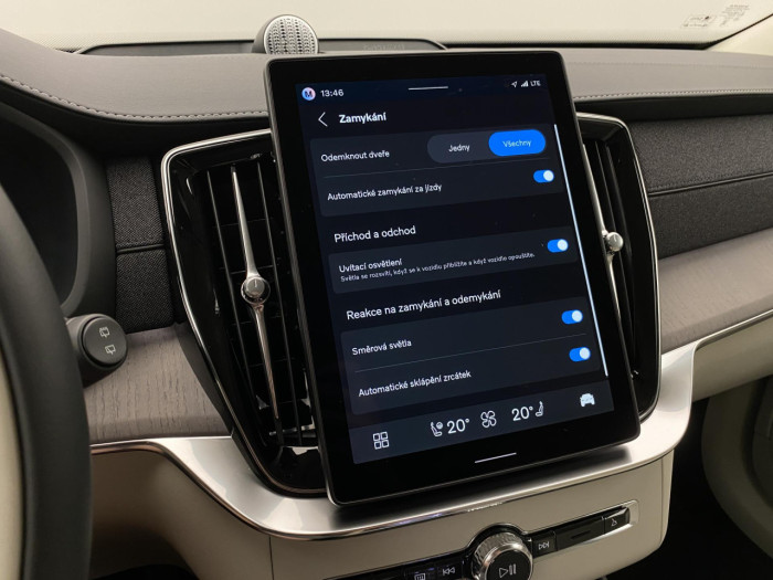 Volvo XC90 T8 AWD Plug-in BRIGHT PLUS 7m na operativní leasing