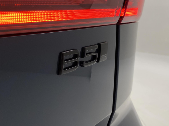 Volvo XC60 B5 AWD AUT ULTRA BLACK EDITION 2.0 Edition na operativní leasing