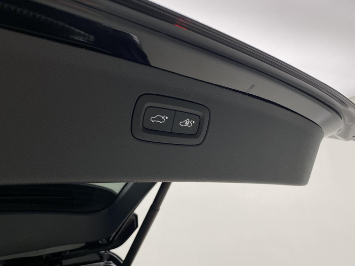 Volvo XC90 T8 AWD Plug-in BRIGHT PLUS 7m na operativní leasing