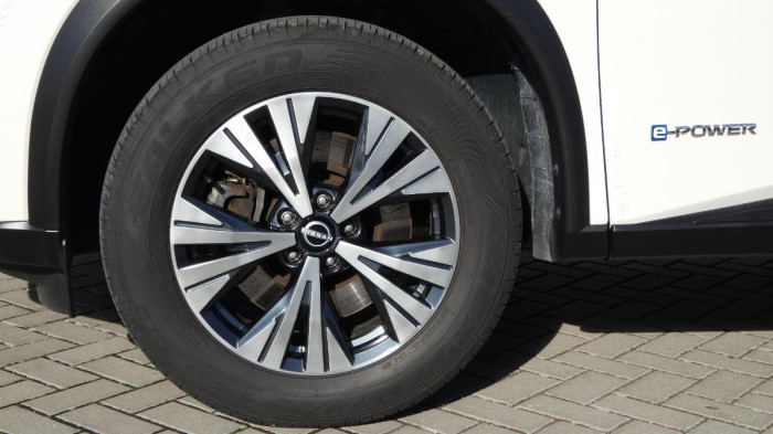 Nissan X-Trail e-POWER e-FORCE 4WD - 213 k CO na operativní leasing