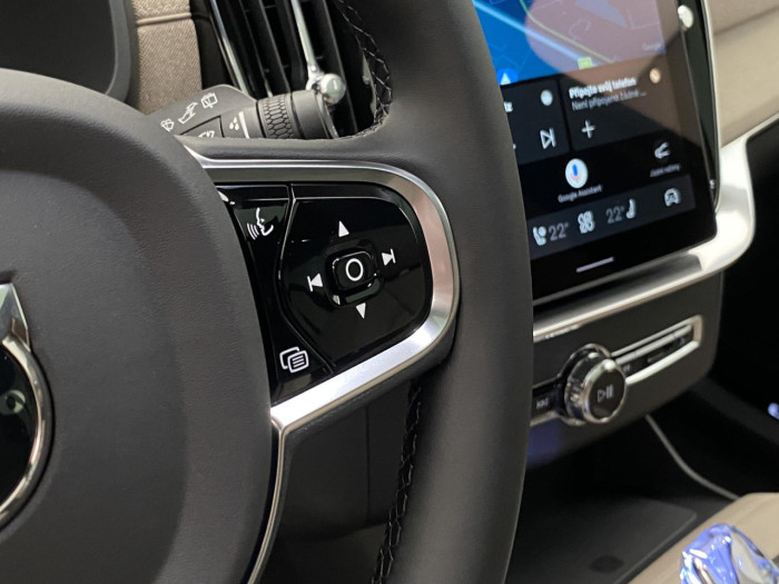 Volvo XC90 T8 AWD Plug-in BRIGHT PLUS 7m na operativní leasing