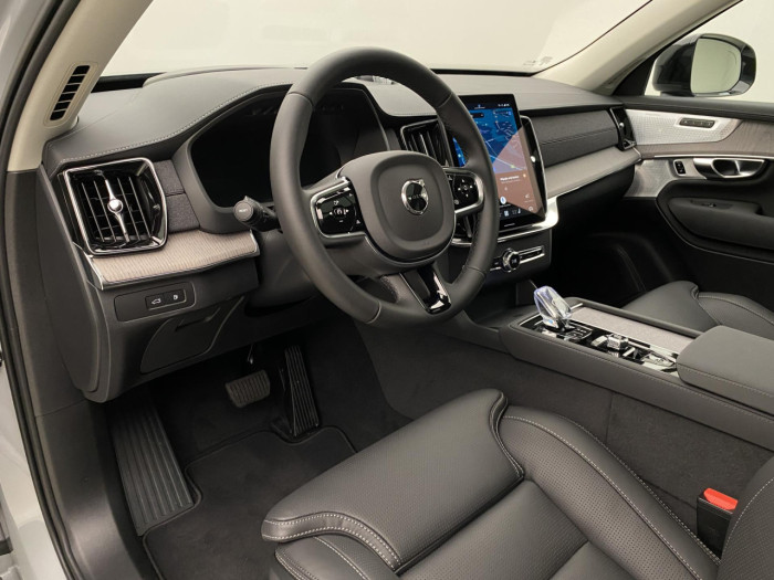Volvo XC90 T8 AWD Plug-in DARK PLUS 7m na operativní leasing