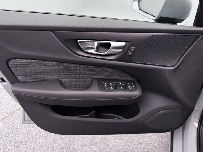 Volvo V60 B4 AUT CORE na operativní leasing