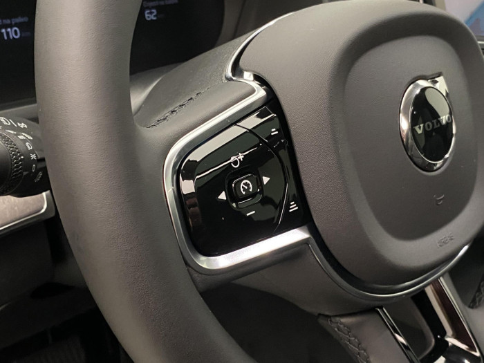 Volvo XC90 T8 AWD Plug-in DARK ULTRA na operativní leasing