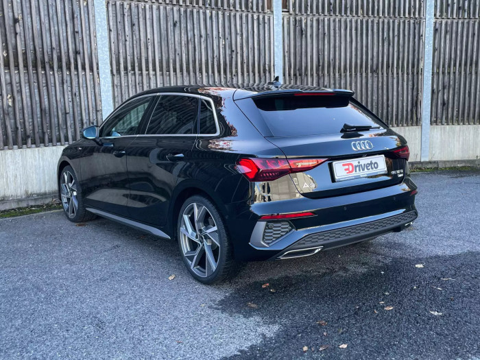 Audi A3 S line 1.5 TFSI 110 kW Benzín Automatická převodovka na operativní leasing