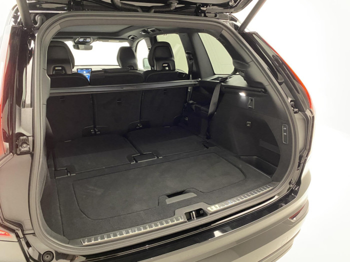 Volvo XC90 B5 AWD BLACK EDITION PLUS 7 na operativní leasing