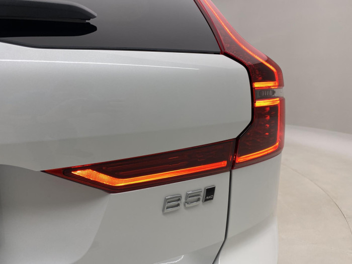 Volvo XC60 B5 AWD AUT DARK PLUS na operativní leasing