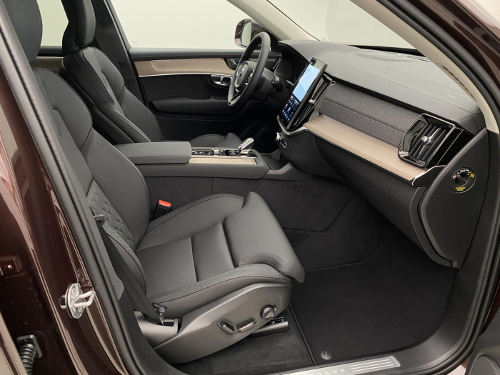Volvo XC90 T8 AWD Plug-in BRIGHT PLUS 7m na operativní leasing
