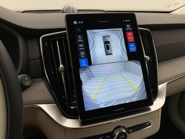 Volvo XC90 T8 AWD Plug-in BRIGHT PLUS 7m na operativní leasing