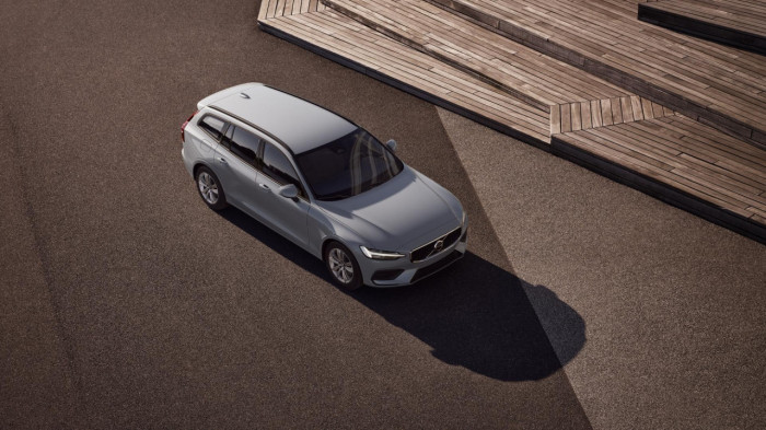 Volvo V60 B4 AUT CORE na operativní leasing