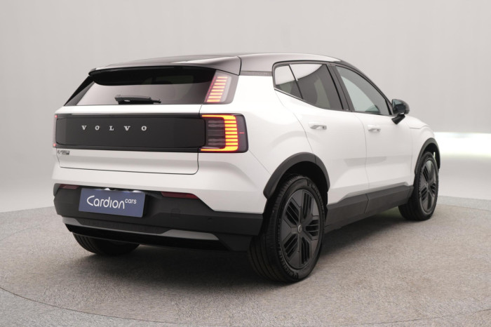 Volvo EX30 CROSS COUNTRY P8 TWIN PLUS na operativní leasing