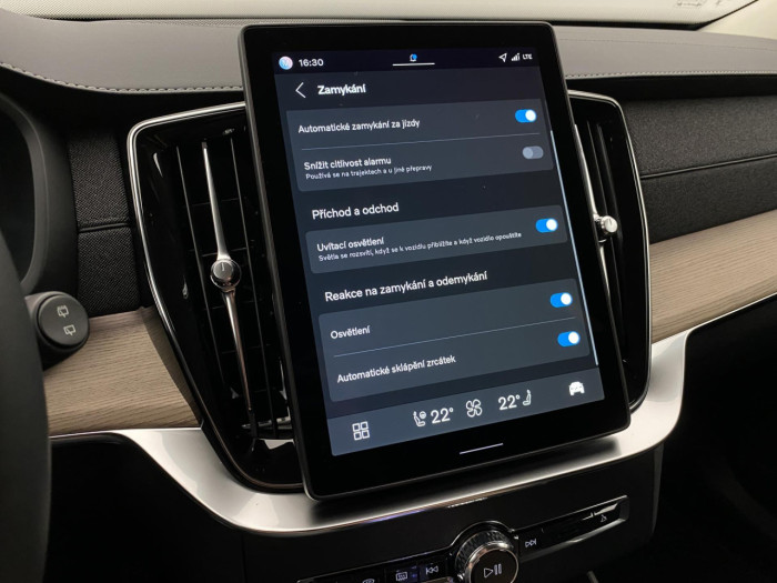 Volvo XC90 T8 AWD RECHARGE BRIGHT PLUS 7m na operativní leasing