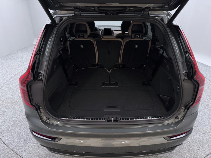 Volvo XC90 T8 AWD Plug-in DARK PLUS 7m na operativní leasing