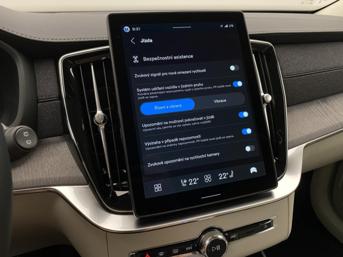 Volvo XC90 T8 AWD Plug-in BRIGHT PLUS 7m na operativní leasing