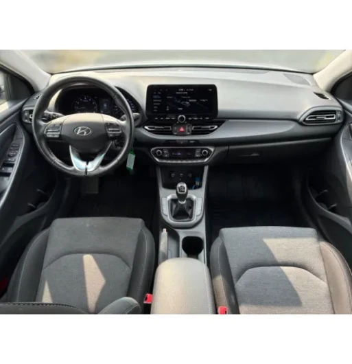 Hyundai i30 kom.1.5i Family Smart 5d na operativní leasing