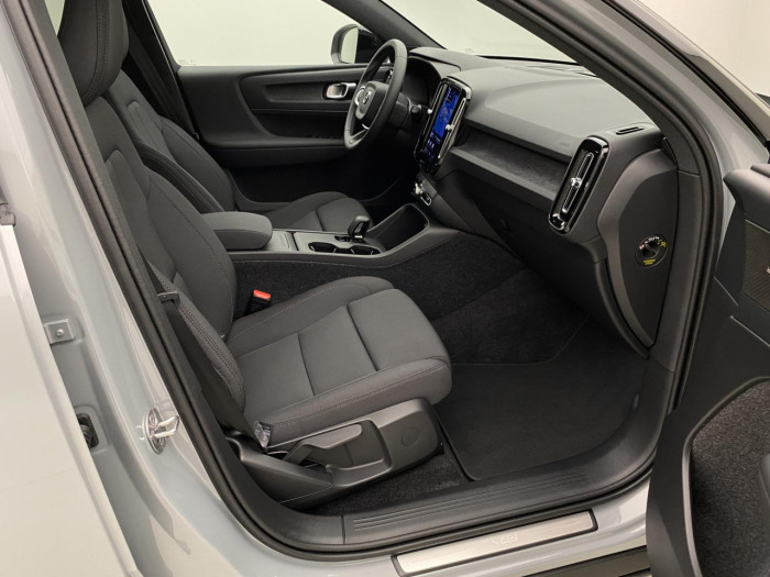 Volvo EX40 SINGLE MOTOR ELETRIC PLUS na operativní leasing